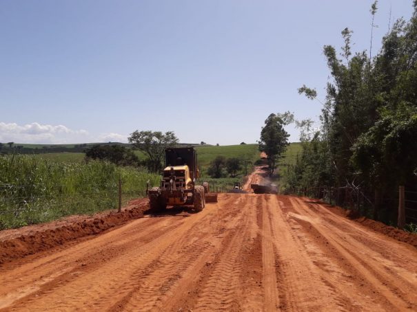 Obras de emergência recuperam estradas rurais na região do bairro