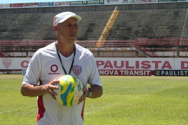 Técnico Aílton Silva encara o desafio da transformação do time bem sucedido em 2013. (Foto: Diego Ortiz)