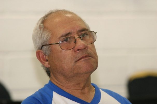 Lazinho é o técnico da equipe de futebol society feminino de Mogi Mirim