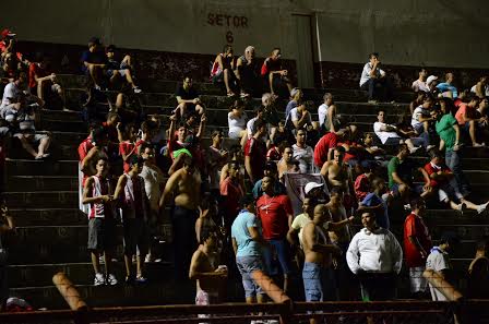 Estreia do Mogi Mirim na noite de sábado atraiu 1.085 pagantes. (Foto: Rafael Bertanha)