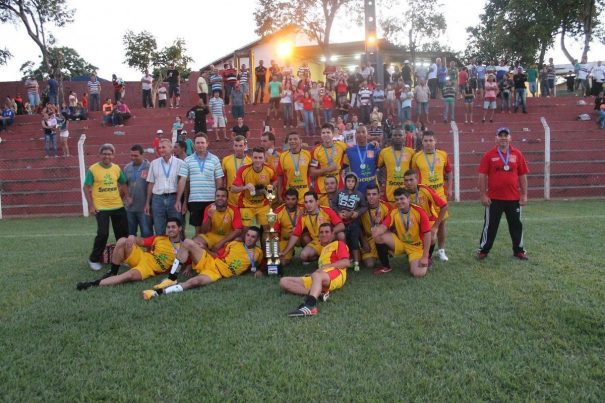 Aparecidinha venceu os dois jogos da decisão e celebrou a conquista da Copa Rural. (Foto: Everton Zaniboni)