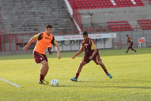 Mogi, do zagueiro Fábio Sanches, mira vitória para criar "gordura" de pontos, mas "aceita" empate. (Foto: Diego Ortiz)