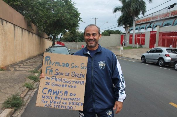 Paraense, Jota foi ao estádio pensando em ganhar uma camisa autografada por Rivaldo. (Foto: Fernando Surur)