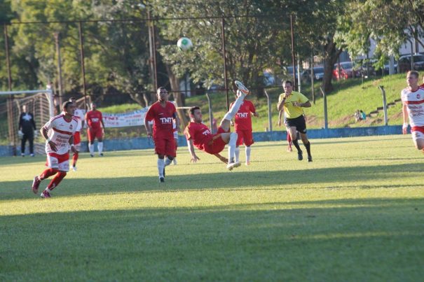 Santa Luzia derrotou a Vila Dias, em duelo disputado no Mirante. (Foto: Everton Zaniboni)