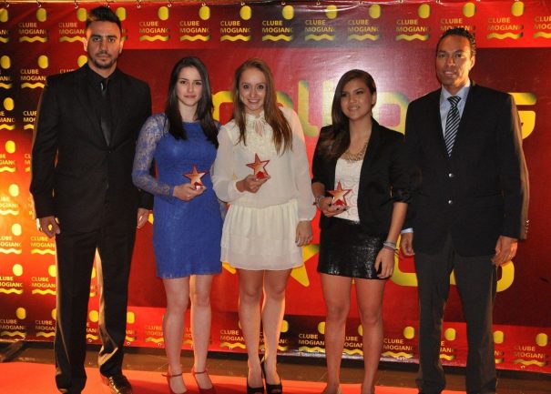 Marina Broday, Ana Laura Bento e Thais Gonçalves foram as homenageadas da modalidade handebol. (Foto:  Edson Souza e Rafael Bertanha (Nezz Design & Publicidade)