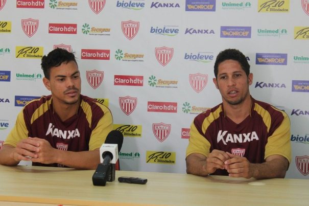 Inspirados no sucesso de Leto e Rivaldo no Mogi, pernambucanos Danilo e Thomas já formaram a linha ofensiva do Ypiranga. (Foto: Fernando Surur)