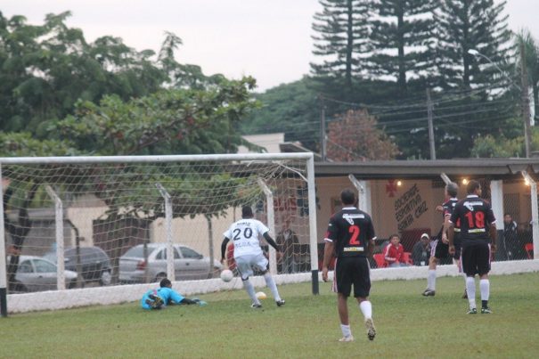 Em tarde mágica, Maurício tirou uniforme de goleiro, foi para a linha e marcou o gol da Tucurense. (Foto: Diego Ortiz)