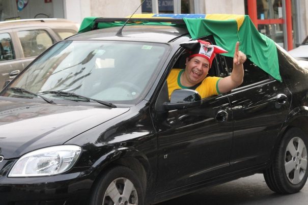 Times do coração, como o São Paulo, não foram esquecidos na carreata. (Foto: Diego Ortiz)