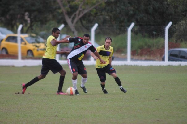 Santa Cruz, de Rafael Bundinha, ficou no empate em 1 a 1 diante do Café e permanece no G4. (Foto: Diego Ortiz)