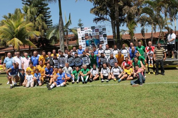 Time máster do Corinthians enfrentou os Amigos do Capone, que contaram com três formações diferentes, em chácara de ex-atleta. (Foto: Diego Ortiz)