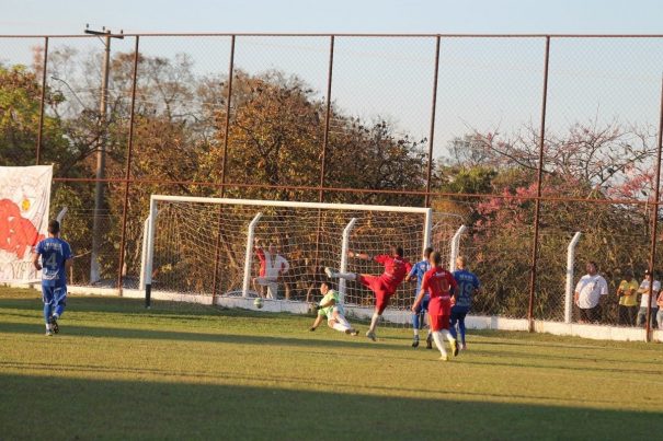 Em chute cruzado, nos minutos finais do segundo tempo, Tico marca o seu segundo gol na semifinal. (Foto: Diego Ortiz)