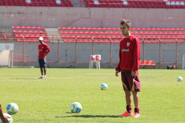 Vitinho foi revelado pelo Tupi, onde foi campeão da Série D de 2011, antes de chegar ao Mog. (Foto: Diego Ortiz)