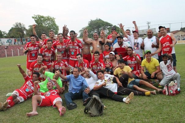 Vila Dias festejou o sexto título no Campeonato Amador da Primeira Divisão. (Foto: Diego Ortiz)