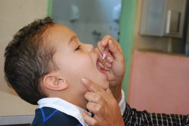 Crianças com idade a partir de 6 meses devem receber doses das vacinas contra sarampo e poliomielite (Foto: Divulgação)