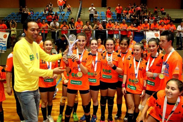 Time do Clube Mogiano conquistou o título de forma invicta: 10 vitórias. (Foto: Rafael Bertanha)