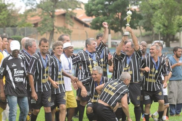 Tucurense exaltou a força do conjunto e festejou a conquista da Copa Toyota de Futebol Máster. (Foto: Diego Ortiz)