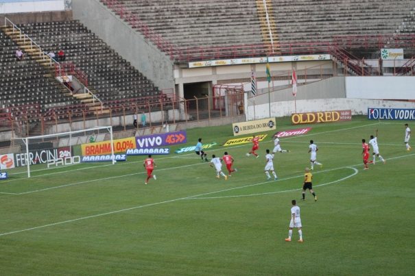 Destaque do Bragantino, goleiro Lauro defendeu finalização de Hygor, aos 18 minutos. (Foto: Diego Ortiz)