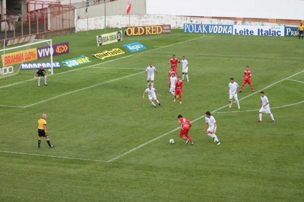 Mogi Mirim teve mais volume de jogo, mas pecou na conclusão das jogadas. (Foto: Diego Ortiz)