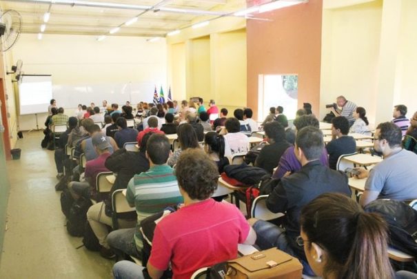 Estudantes da Fatec acompanharam as apresentações dos professores dos Estados Unidos (Foto: Everton Zaniboni)