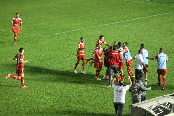 Depois de conseguir manter a invencibilidade em casa contra a Ponte, Mogi Mirim joga agora fora contra o Audax. (Foto: Fernando Surur)  