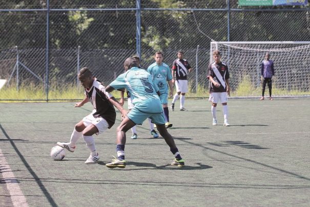 Santa Cruz contou com a habilidade de Marquinho para avançar. (Foto: Diego Ortiz)