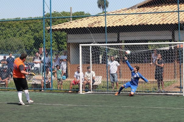 Goleiro Nikinho foi o destaque da classificação do Nazareth nos pênaltis, com direito a marcar até gol. (Foto: Diego Ortiz)