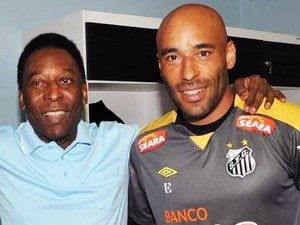 Ex-goleiro do Santos e hoje auxiliar-técnico, Edinho é filho do Rei Pelé. (Foto: Divulgação/Santos Futebol Clube)