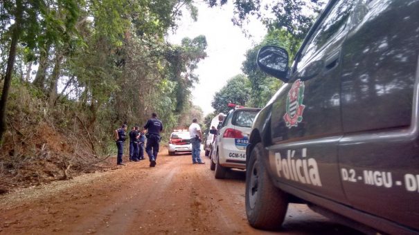 Policiais civis e guardas municipais encontraram van abandonada, sem a carga de cigarros