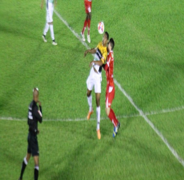 Mogi Mirim não conseguiu desempenhar um bom futebol e amargou a derrota. (Foto: Diego Ortiz)