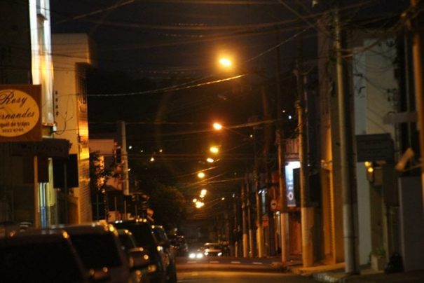 Na próxima semana, Prefeitura e Elektro devem se reunir para resolver o impasse da iluminação (Foto: Arquivo)