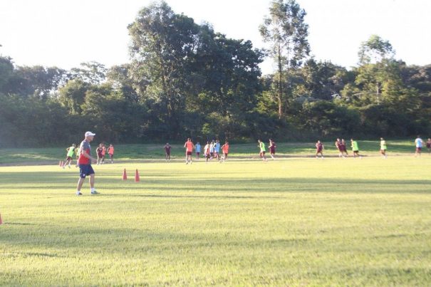 Técnico Aílton Silva, que trabalha na tentativa da primeira vitória, terá os retornos de Edson Ratinho, Fábio Sanches e Vitinho. (Foto: Diego Ortiz)