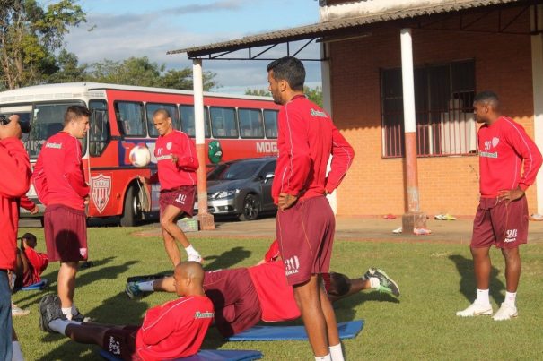 Rivaldo marcou gol em treinamento e fica no banco de reservas contra o CRB. (Foto: Diego Ortiz)