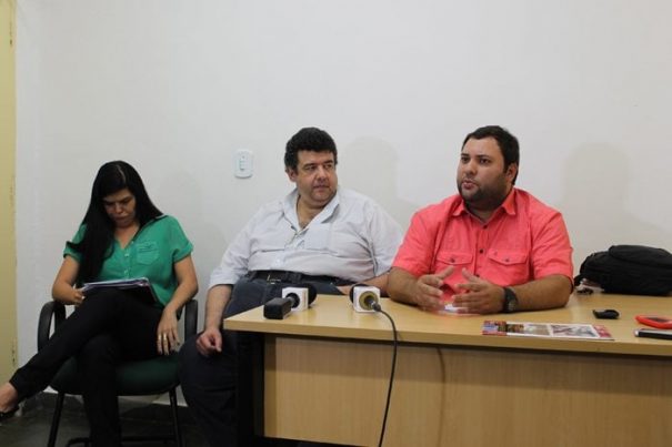 Na coletiva que denunciou o suposto esquema: Elisanita, Paulo Menna Barreto e Jorge dos Santos (Foto: Arquivo)