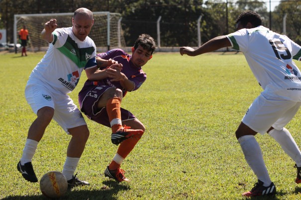 Martinense, do experiente Chiquinho, aplicou uma goleada no Esmeralda, que ainda não pontuou. (Foto: Diego Ortiz)