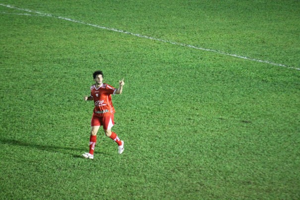 Ortigoza comemora o gol de abertura do placar do Mogi Mirim contra o Bahia. (Foto: Diego Ortiz)