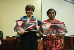 Torcedoras Cristina Mansur e Inês de Freitas foram homenageadas. (Foto: Fernando Surur)