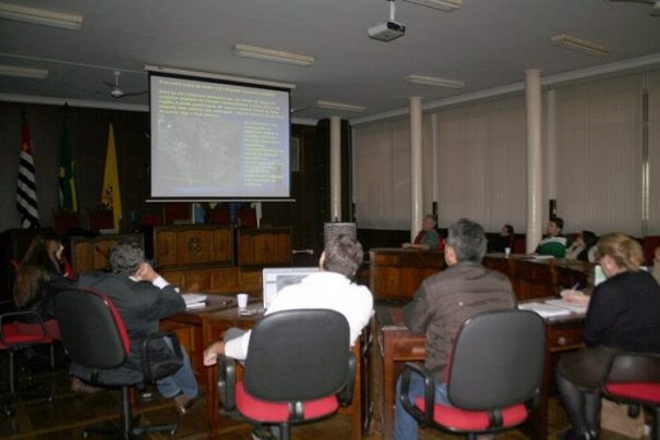 Em reunião na Câmara, arquiteto apresentou falhas após estudos do Plano Diretor Municipal (Foto: Ana Paula Meneghetti)