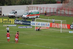 Ricardinho abre o placar, batendo pênalti no canto direito de Daniel (Foto: Diego Ortiz)