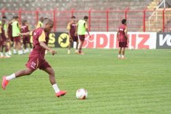 Mogi Mirim, do atacante Serginho, enfrenta o América-MG na noite deste sábado. (Foto: Diego Ortiz)