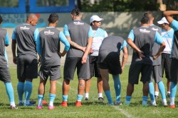 Dado Cavalcanti comandou treinamento no Clube Mogiano, na tarde desta segunda-feira. (Foto: Diego Ortiz)