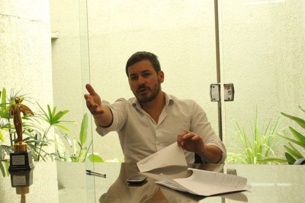 Em coletiva no Gabinete, prefeito também fez um balanço da sua gestão durante o ano de 2015 (Foto: Ana Paula Meneghetti)