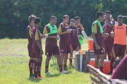 Jogadores treinam no Centro de Treinamento, em Mogi Guaçu. (Foto: Diego Ortiz)