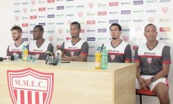 Diego Lorenzi, Leandro Amaro, Gustavo, Adriano Alves e Josa foram apresentados pelo Mogi Mirim, em coletiva, na tarde de terça-feira. (Foto: Diego Ortiz)