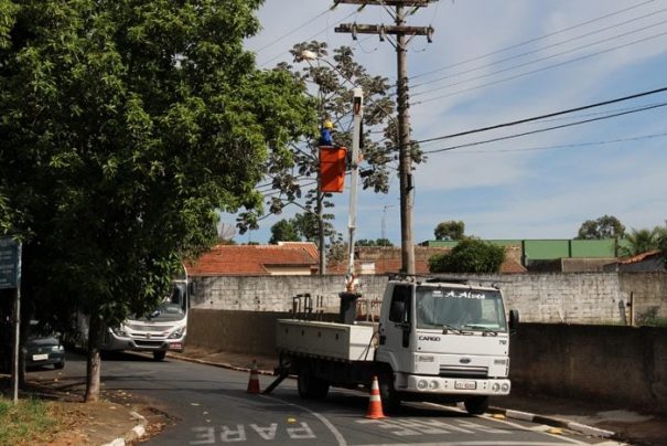 Segundo Prefeitura, setor recebe, em média, 15 pedidos por dia referentes à iluminação pública (Foto: Arquivo)