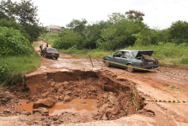 Dimensão de buraco no Parque das Laranjeiras era alarmante (Foto: Ana Paula Meneghetti)