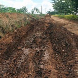 Via de terra, que dá acesso à Rodovia SP-340, estava repleta de buracos (Foto: Divulgação)