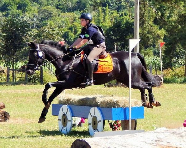 Léo vestiu pela primeira vez a camisa de equipe de base do CCE. (Foto: Márcia Duarte)