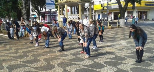 Praça Rui Barbosa foi palco de atividades físicas, no dia 25 de maio. (Foto: Divulgação)