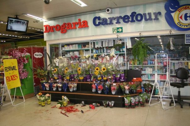 Mário estava trabalhando como segurança no Carrefour, quando foi atingido por seis tiros. (Foto: Diego Ortiz)