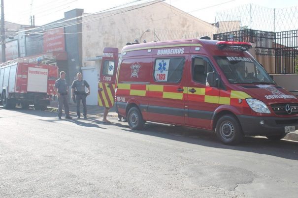 Viatura da Brigada levou a moça para a Santa Casa. (Foto: Diego Ortiz)